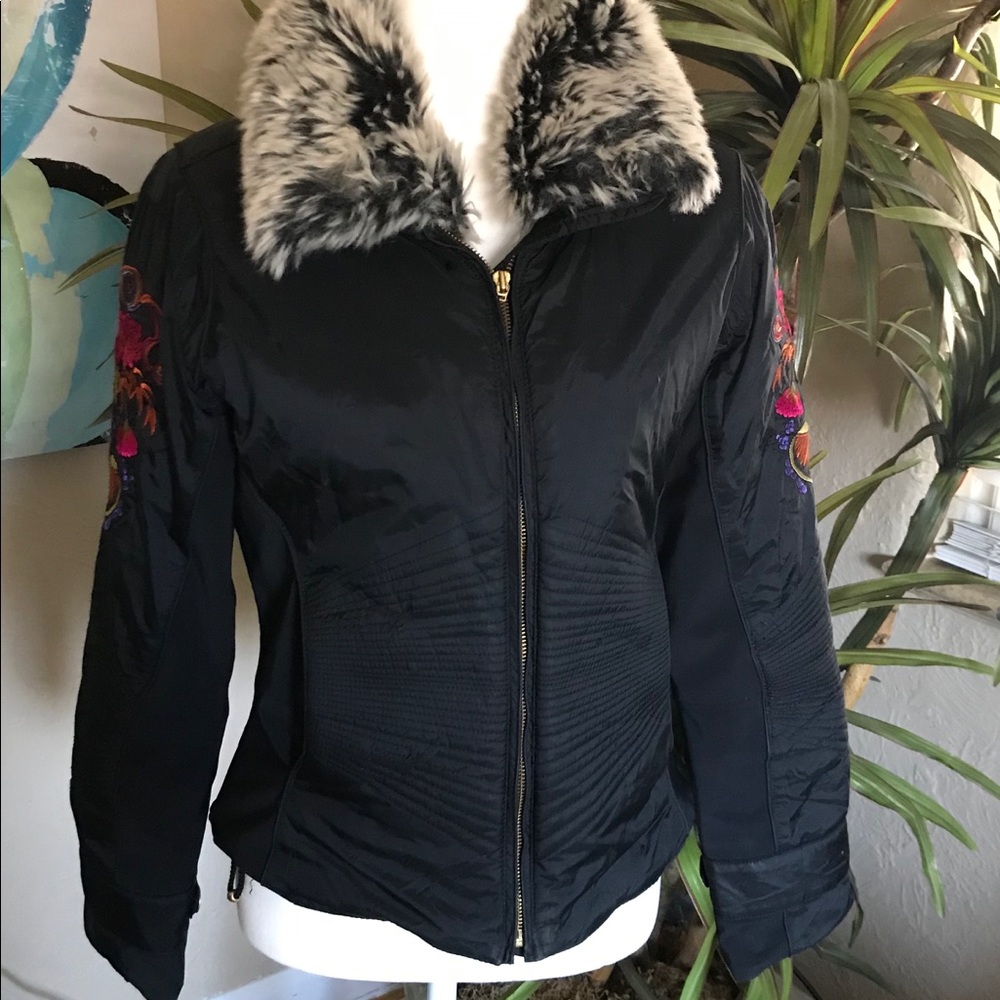 Obermeyer Jacket Size 6 Black embroidered